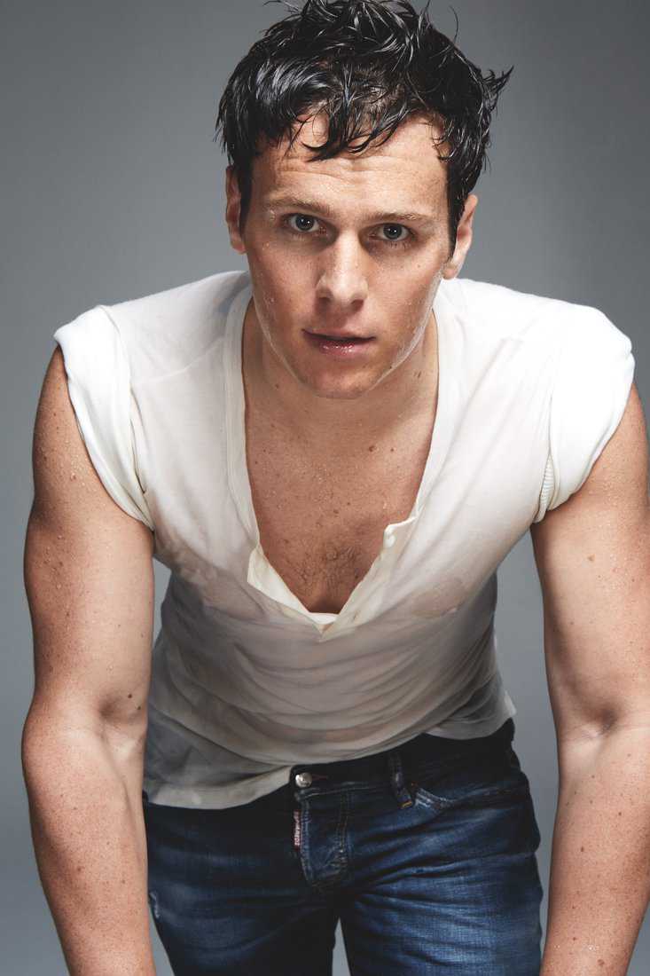 Is Jonathan Groff Gay 9