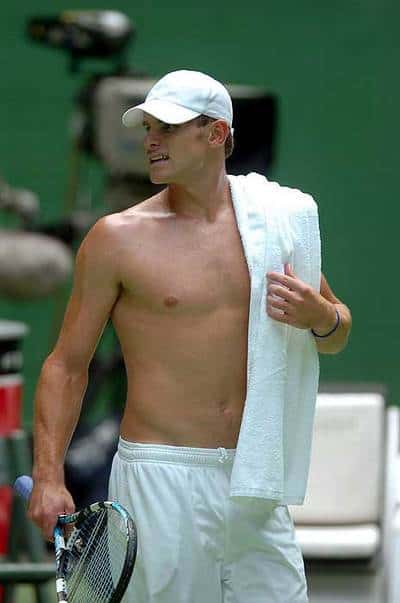 Roddick_shirtless_6