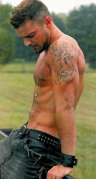 Ricky_martin_shirtless_1