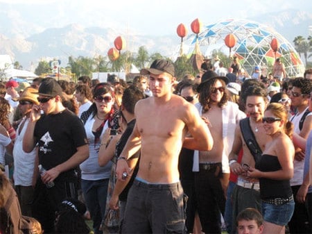 Coachella_crowd_2