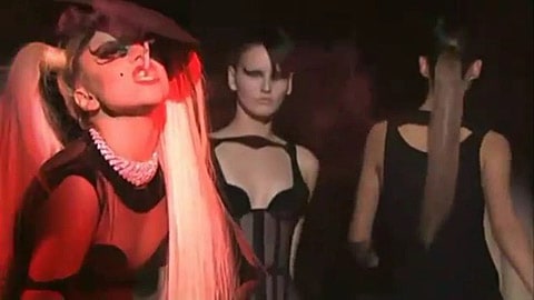 Gaga_mugler