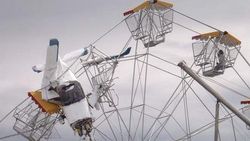 Ultra-light-in-ferris-wheel