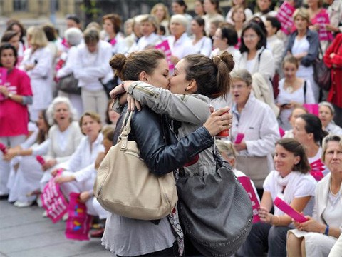 Lesbian_kiss