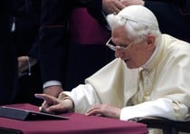 Ipad_pope