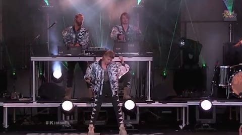 Röyksopp & Robyn Perform %22Do It Again%22