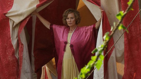 Jessica-lange-american-horror-story-freak-show-premiere-2