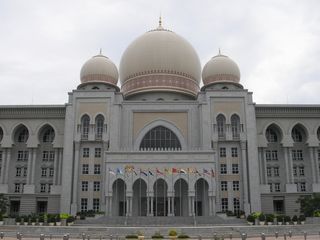 Palace_of_Justice_Putrajaya_Dec_2006_002