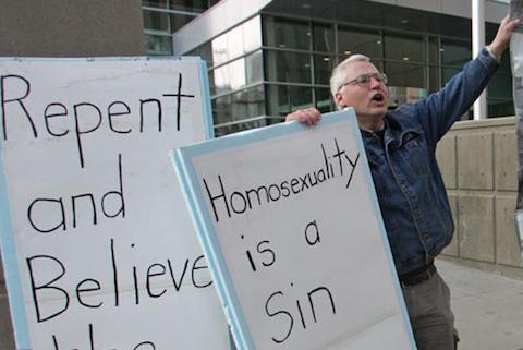 Bill_Whatcott_protesting_outside_Calgary_courthouse