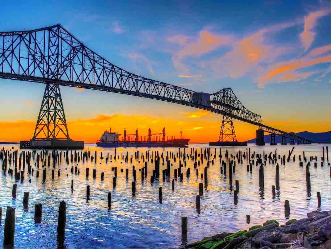 A bridge in Portland, Oregon, ManAboutWorld gay travel magazine