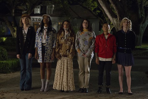 ScreamQueens_Pilot101-SororityHouseFrontYard_0033_hires1