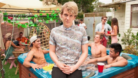 josh-thomas-season-2-please-like-me-2