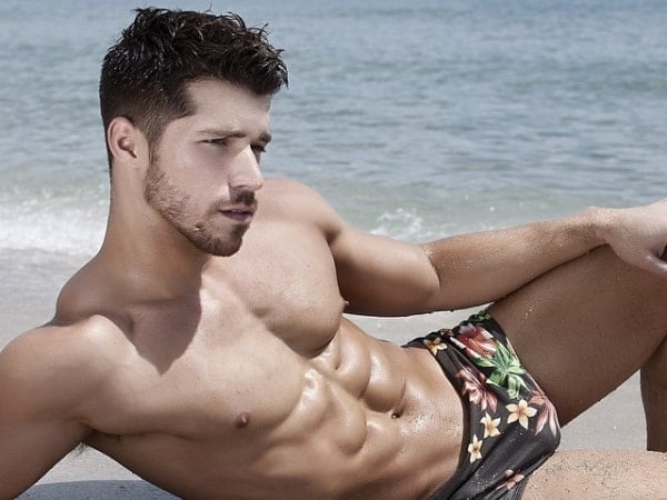 julian-gabriel-shirtless-11112015-08-600x450