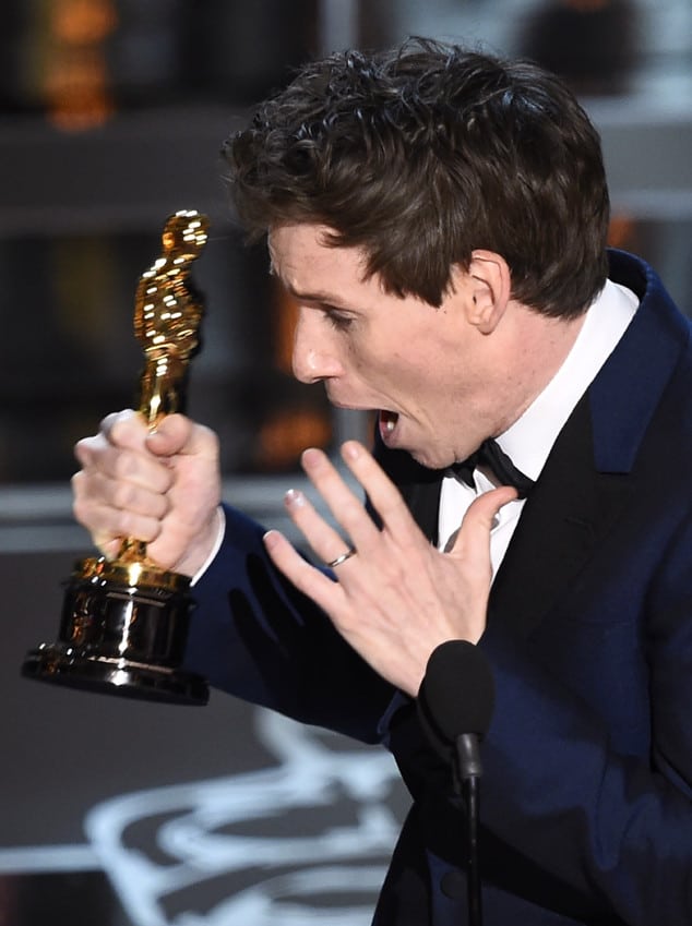 Winner for Best Actor Eddie Redmayne accepts his award on stage at the 87th Oscars February 22, 2015 in Hollywood, California. AFP PHOTO / Robyn BECK        (Photo credit should read ROBYN BECK/AFP/Getty Images)