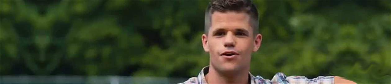 Charlie Carver gay
