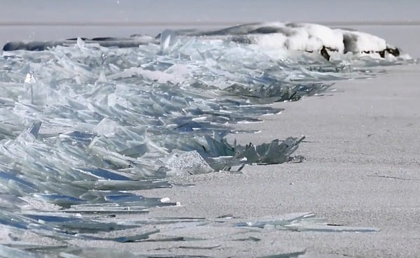 ice stacking on lake superior