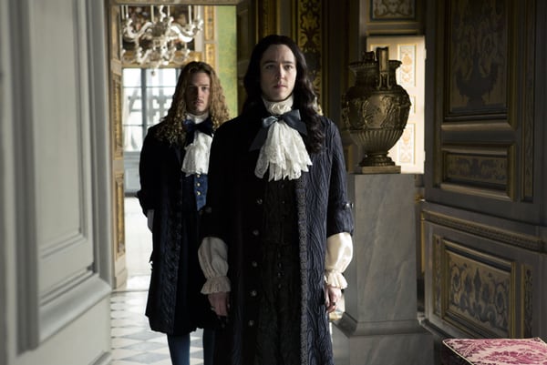 Evan Williams (Chevalier), Alexander Vlahos (Monsieur)