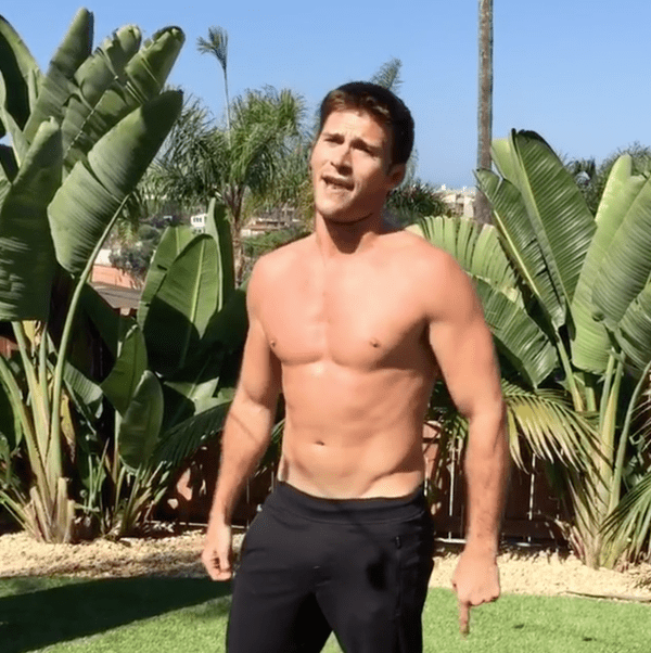 scott eastwood pushup