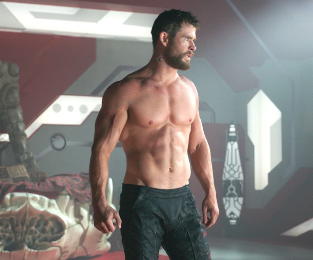 Thor - Love and Thunder: Fotos do set mostram Chris Hemsworth e Chris Pratt em seus trajes - Notícias de cinema - AdoroCinema