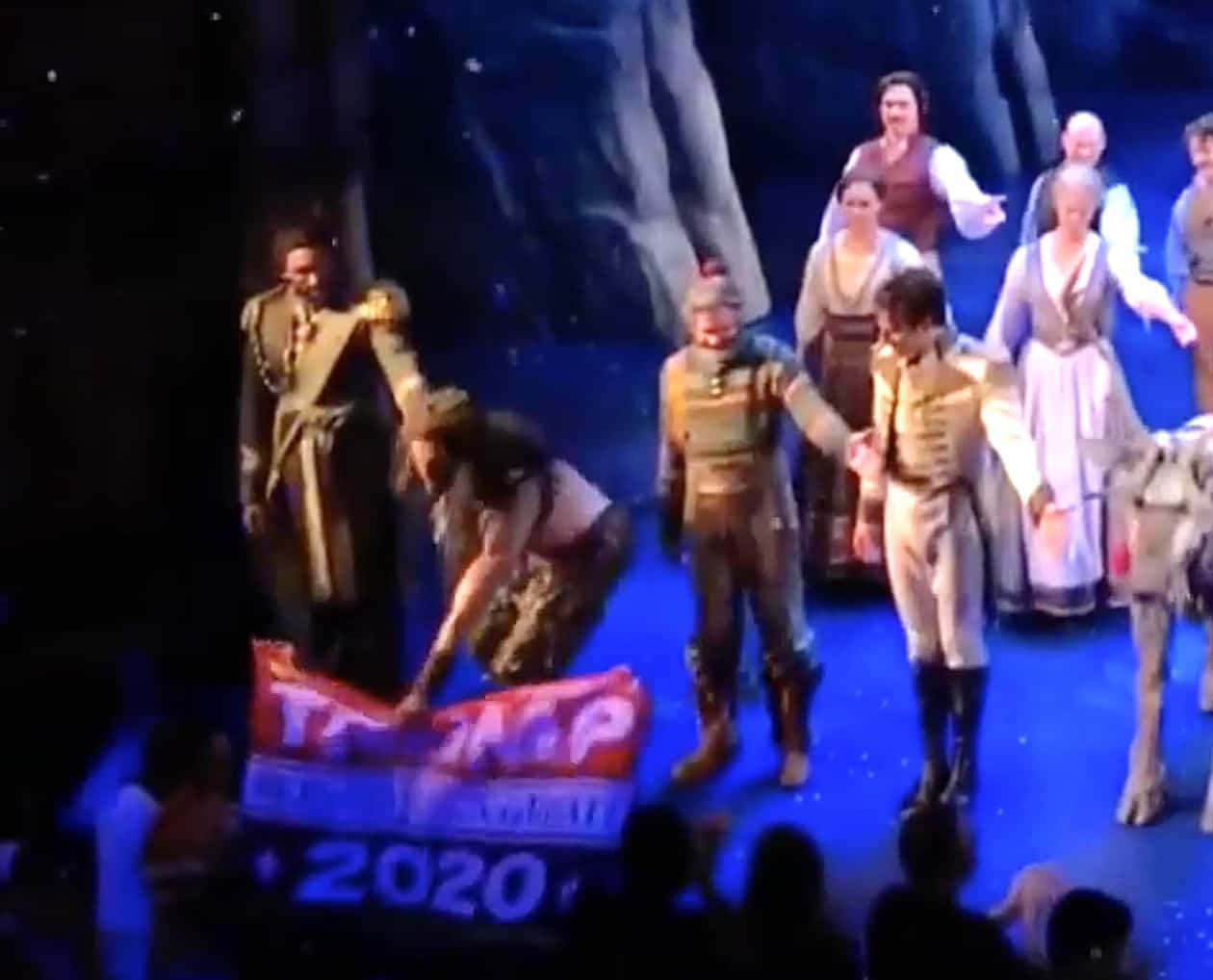 trump 2020 banner