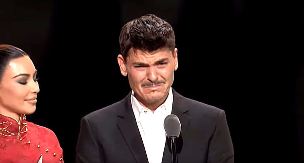'Makeup By Mario' Dedivanovic, Kim Kardashian'S Longtime Makeup Artist, Breaks Down In Tears After Coming Out As Gay In Emotional Speech: Watch 2 makeup by mario gay