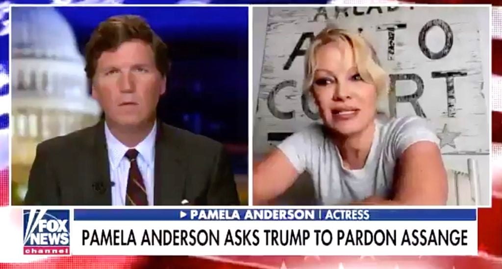 Pamela Anderson Julian Assange