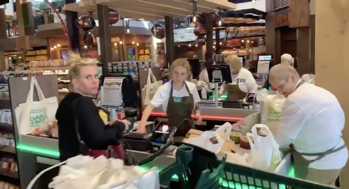 15-Second Clip Of Maskless Customers And Staff At Naples, Florida Supermarket Goes Viral: 'We Can't Ask Questions' — WATCH - Vimarsana News