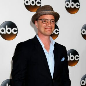 Joshua Malina calls for 'cancelling' of Mel Gibson 8 470105 origin 1
