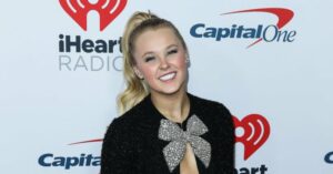 Jojo Siwa Spotted At Lakers Game With Rumored New Girlfriend Katie Mills Following Kylie Prew Split 14 472012 origin 1
