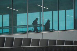 U.S. airlines cut hundreds of Christmas Eve flights, but Americans carry on 44 472261 origin 1