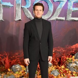 Jonathan Groff was amazed by the work ethic of Keanu Reeves during The Matrix Resurrections 12 472293 origin 1