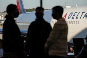 U.S. airlines scrap hundreds of Christmas Day flights due to Omicron 6 472401 origin 1