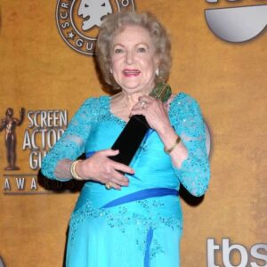 Betty White jokes Ryan Reynolds is crushing on her 4 472747 origin 1