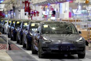 Tesla recalls almost half a million electric cars over safety issues 52 472755 origin 1