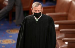 U.S. Chief Justice says judges need 'rigorous' training on stock-trading rules 4 472957 origin 1