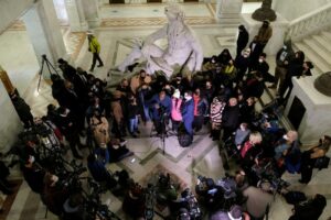 Minneapolis mayor suspends no-knock warrants after police killing of Black man 34 490976 origin 1