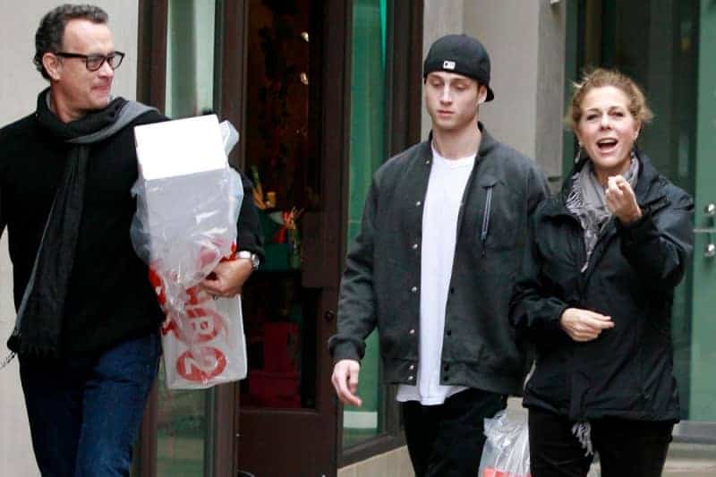 Tom Hanks' Son Chet Admits To Drinking &Amp; Drugging To Cope With Childhood Traumas 4 496290 496290 origin 1 3