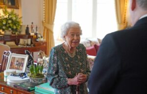 Britain's Queen Elizabeth catches COVID 8 496574 origin 1