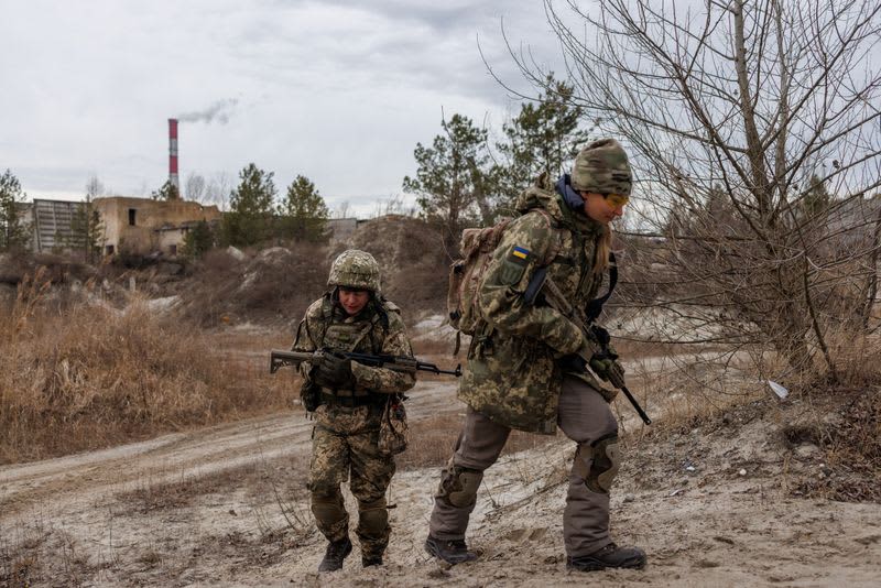 A Ukrainian Reservist Learns Fighting Skills She Hopes Never To Use 4 496771 496771 origin 1 3