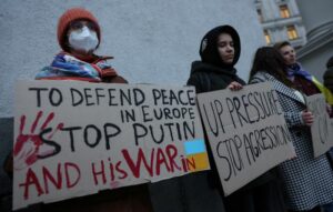 EU agrees sanctions 'to hurt Russia' over Ukraine crisis 34 496910 origin 1