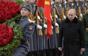 U.S. and allies unveil more Russia sanctions but keep big guns in reserve 16 497007 origin 1