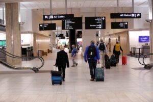 U.S. agency fines more than 900 maskless air, transit passengers 4 500423 origin 1