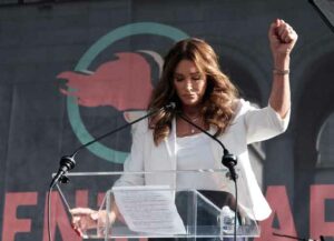 Caitlyn Jenner Signs Deal With Fox News, Hits Back At LGBT Critics 4 505071 origin 1