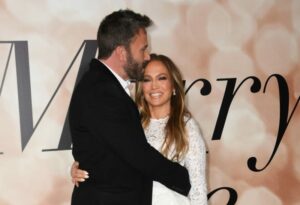 Jennifer Lopez announces engagement to Ben Affleck (again) 28 506997 origin 1