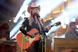 Miranda Lambert's Big Gay Ally Effort At 2022 CMT Awards: Y'all Means... Intro by Queer Eye; Video Award; Killer Performance of 'If I Was a Cowboy' 4 507649 origin 1