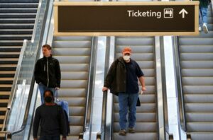 Factbox-U.S. airlines drop mask requirements for passengers, employees 8 509162 origin 1