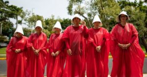 Protesters Dressed As 'The Handmaid's Tale' Gather Outside Justice Amy Coney Barrett's Home Ahead Of Roe v. Wade Vote 18 520306 origin 1