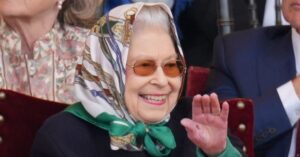 Royal Snub! Queen Elizabeth Skips Royal Windsor Show To Secretly Visit Her OWN Horses Instead 36 521110 origin 1