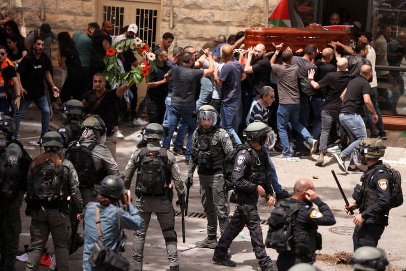 Israeli Police Beat Mourners At Funeral Of Slain Palestinian Journalist 2 521185 521185 origin 1 1