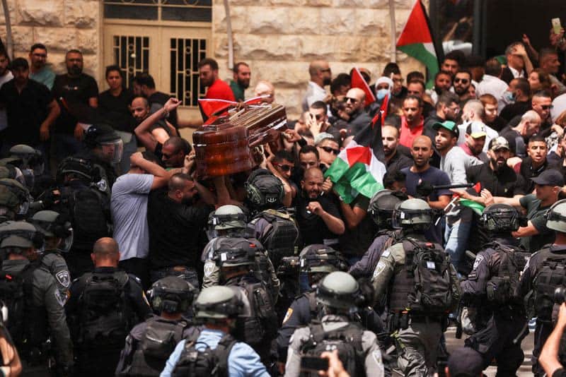 Israeli Police Beat Mourners At Funeral Of Slain Palestinian Journalist 3 521185 521185 origin 1 2