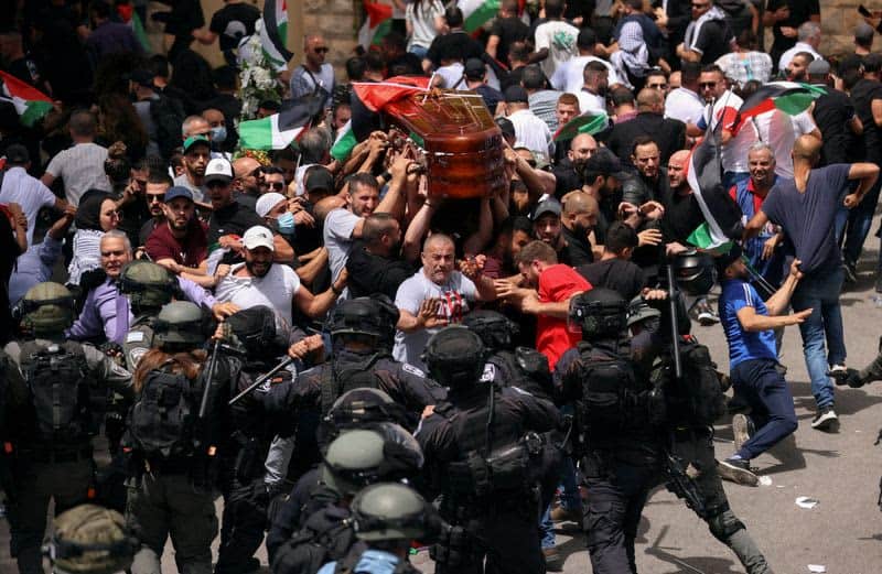 Israeli Police Beat Mourners At Funeral Of Slain Palestinian Journalist 1 521185 origin 1